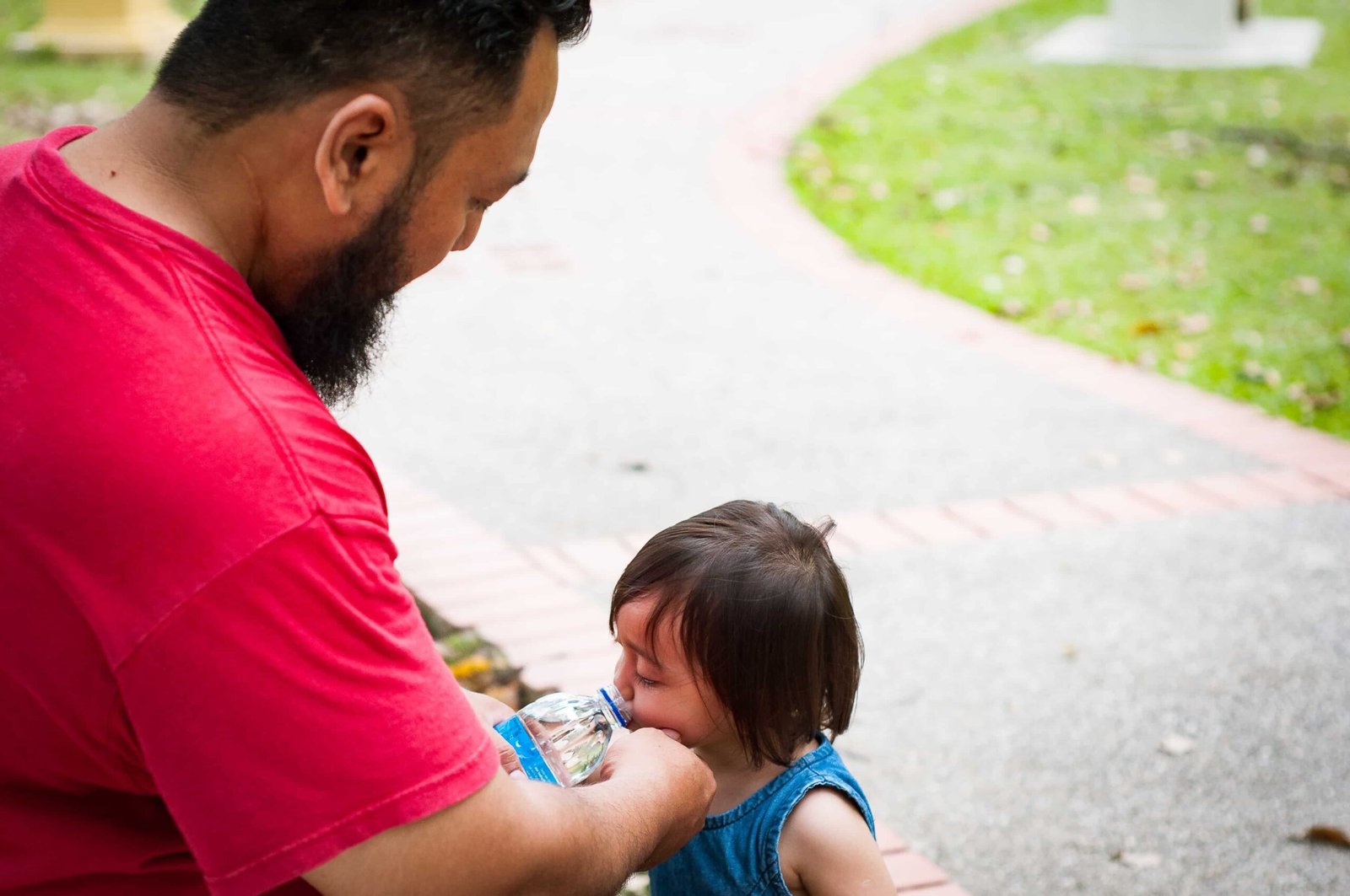 father-gives-toddler-daughter-drinks-from-water-bo-2023-11-27-05-37-24-utc-min